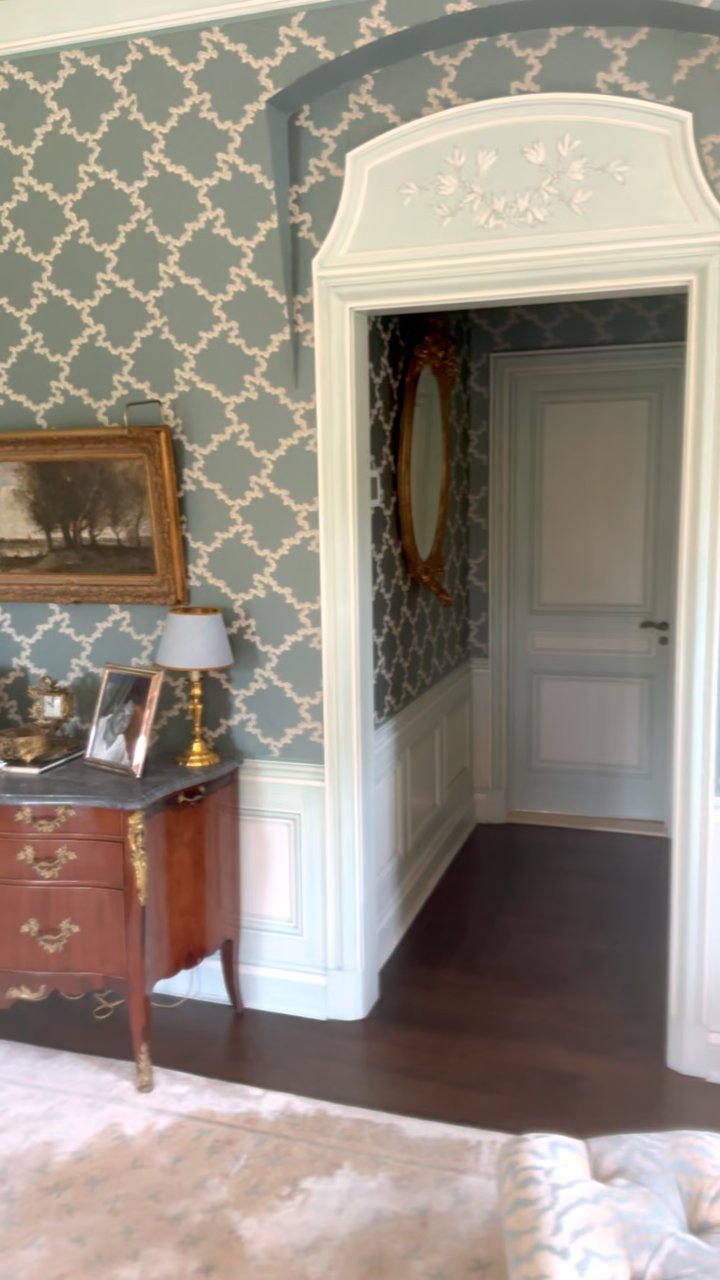 Silk trellis wallpaper in a Gold Coast bedroom